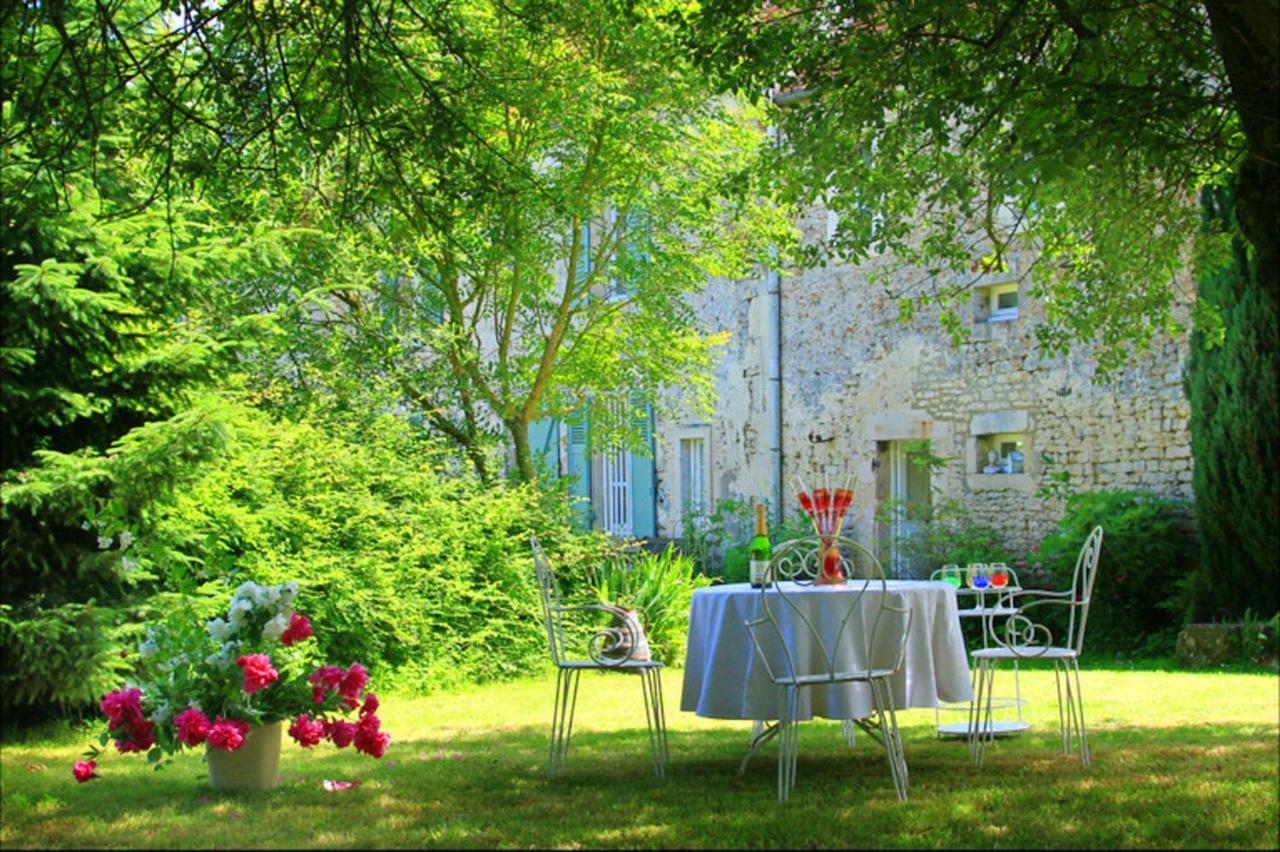 Maison Charmante A Ri Avec Jardin Et Terrasse Villa Ri Exterior foto